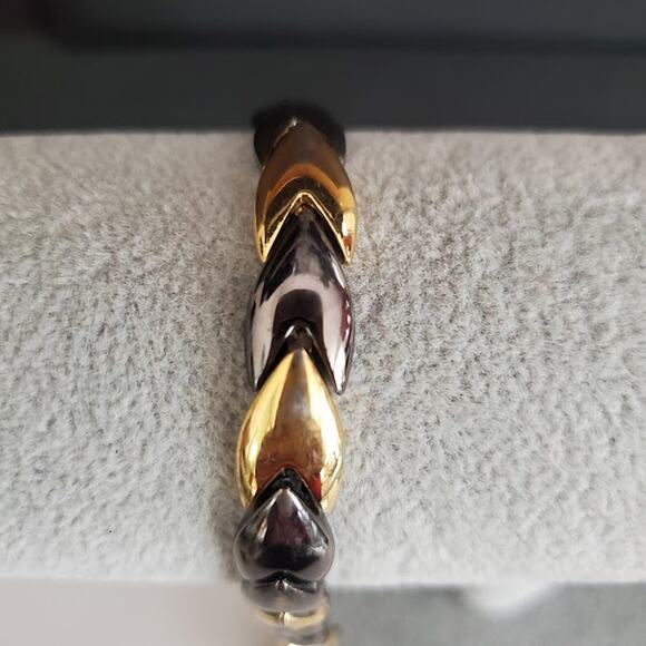 VTG Monet Bracelet Gold‎ Tone and Gun Metal Gray with Safety Chain 60's - Picture 4 of 7